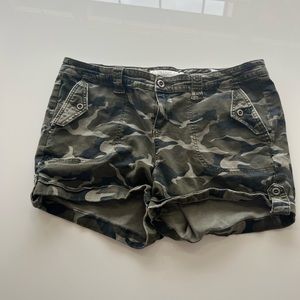 Camo cuffed shorts